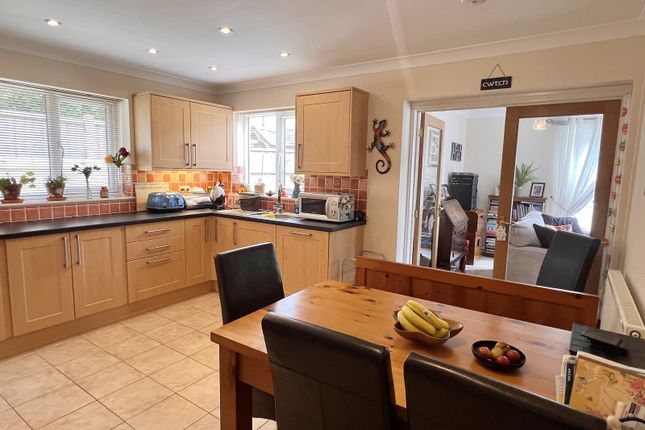 10, Maes Yr Haf, Llanwrda photo 3