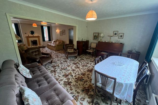 34, Lordswood Gardens, Southampton photo 2