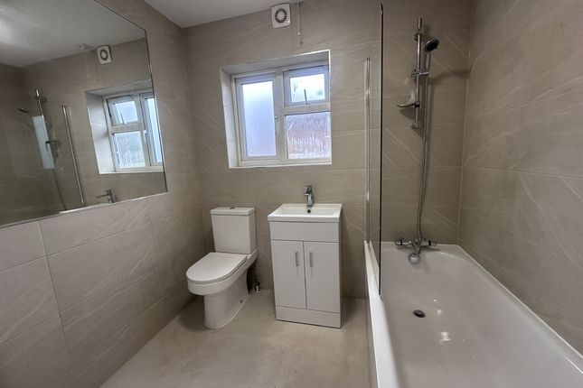 Flat C, 308, Haydons Road Wimbledon, London photo 3