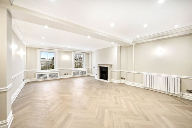 Flat to rent in Royal Court House, 162 Sloane Street, London