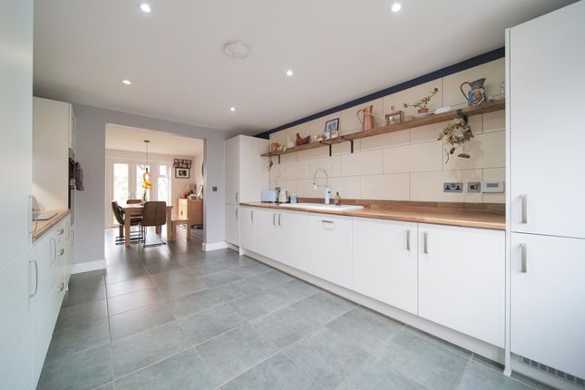 4, Chamier Close, Melksham photo 4