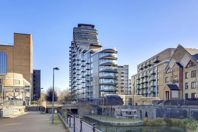 Studio for sale in Park Vista Tower, Cobblestone Square, Wapping