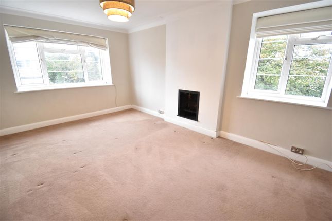 72 Hook Road, Surbiton photo 2