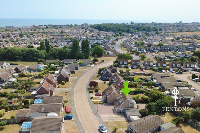 66, Rochford Way, Walton-on-the-Naze photo 4