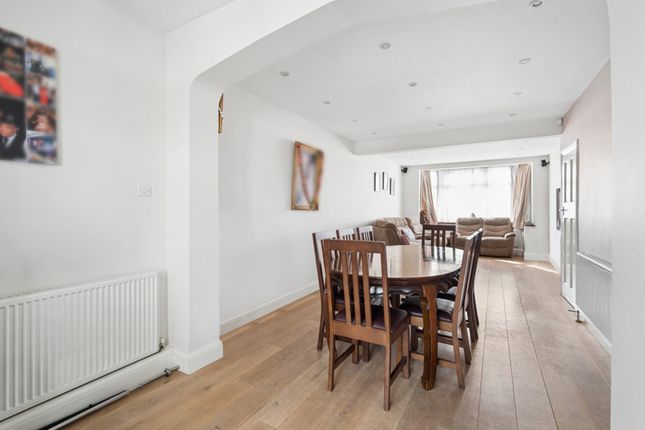 72, Fairway Avenue, London photo 4