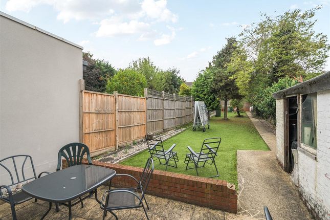 32, Haycroft Gardens, London photo 2