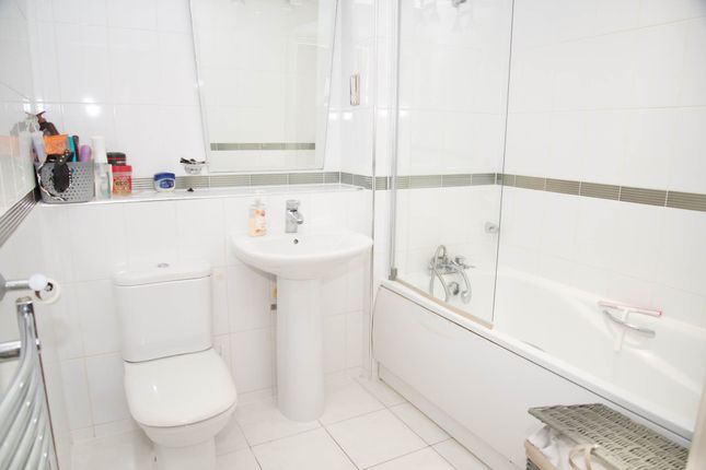 Flat for sale in Miles Close, Thamesmead West