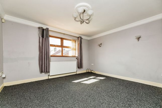 Flat for sale in Rockley View Court, Tankersley, Barnsley