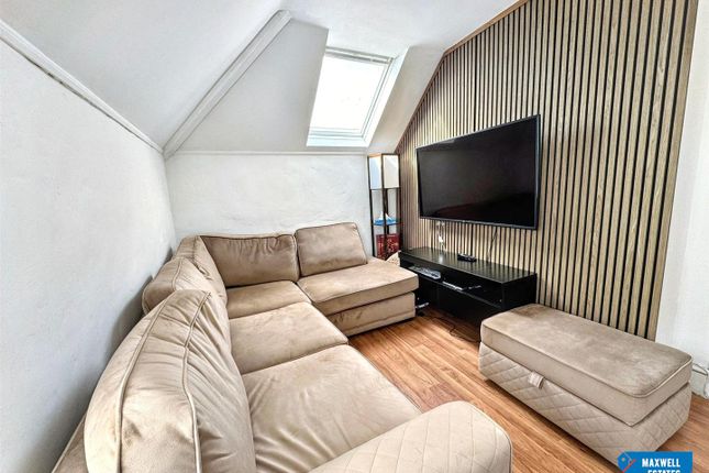 Flat 3, Canterton, Royston Grove, Hatch End photo 3