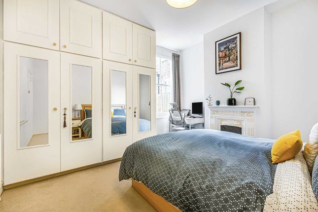 Flat for sale in Quinton Street, London