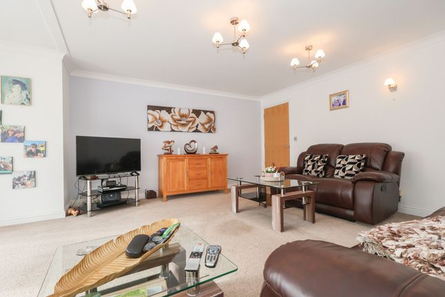 2 Spinnakers Pentire Avenue, Newquay photo 2