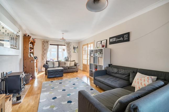 7, Maple Close, Pewsey photo 3