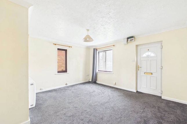 11, Woodford Court, Gloucester photo 3