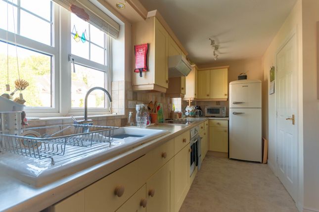34, Whitestone Drive, Keighley photo 4