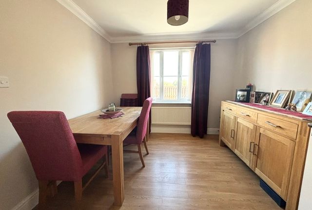 22 Robinson Close, Selsey photo 3