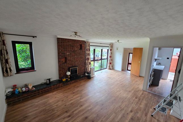 81 Hazlemere Road, Whitstable photo 3