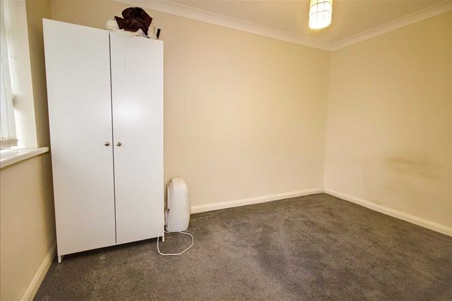 17, Dewley, Cramlington photo 4