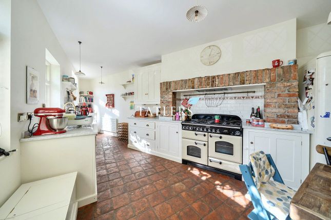76, Grove Avenue, London photo 2
