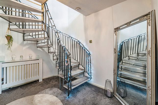Flat for sale in Moncrieffe Close, Dudley