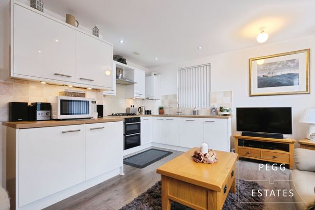 1 Foxlands, Torquay photo 4