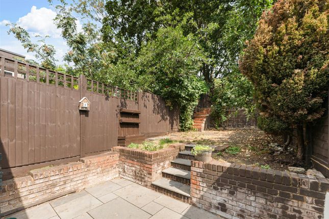 18, Bradley Road, Wood Green photo 4