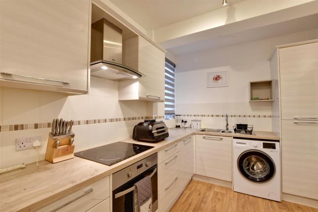 Flat 1, Highfields, Hilltop Drive, Rye photo 3