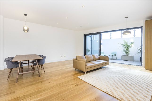 Thumbnail Flat for sale in Tanner Street, London