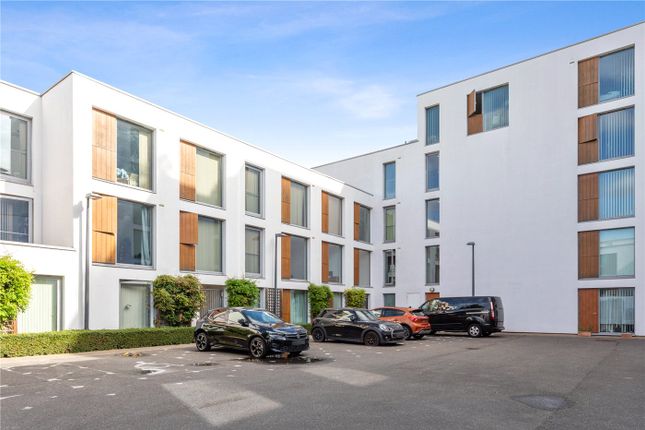 Flat for sale in Stadium Mews, London