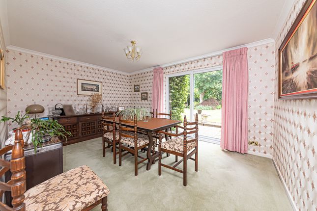 24 Huntsmans Meadow, Ascot photo 4