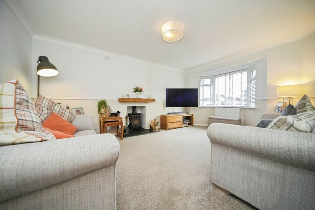 57, Thistledown Drive, Bury St. Edmunds photo 2