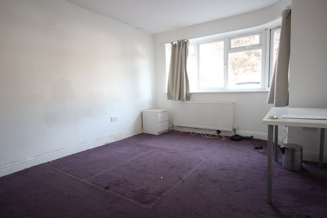 Room to rent in Cheyneys Avenue, Edgware, Greater London