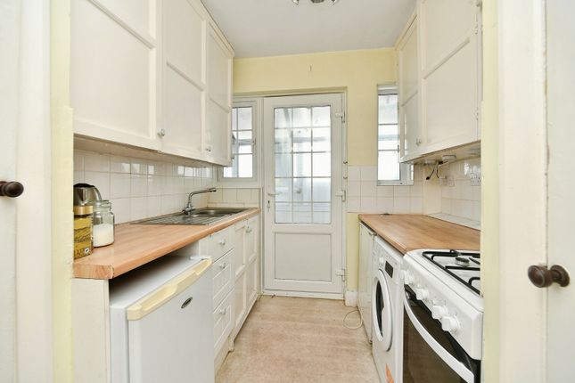 9, Edward Avenue, Brighton photo 4
