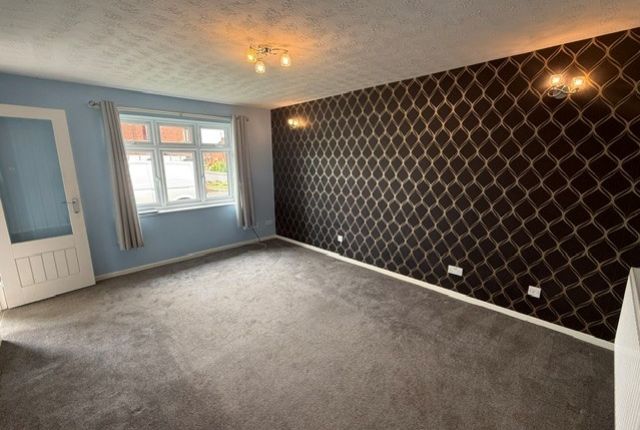 1, Courtney Close, Nottingham photo 2