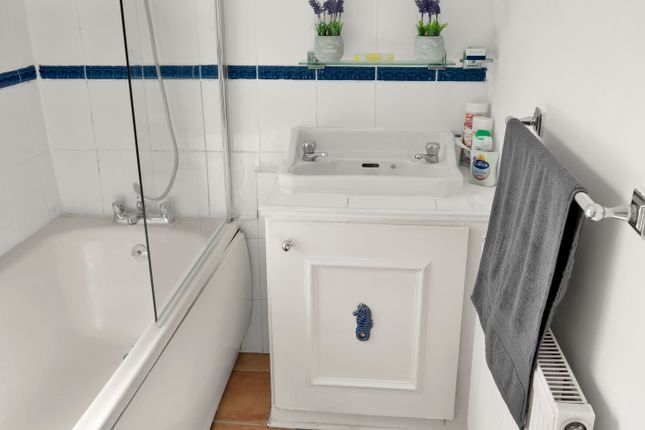 Town house to rent in Woolwich Road, London