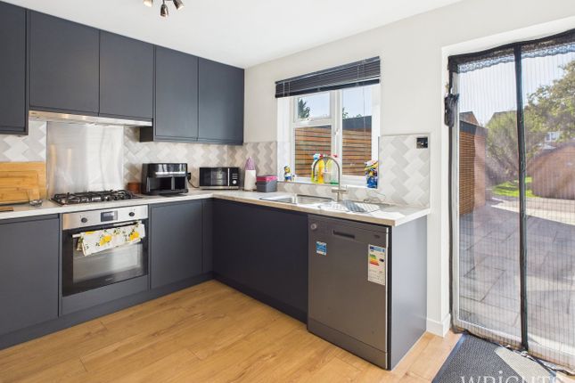 21, Holme Road, Hatfield photo 4