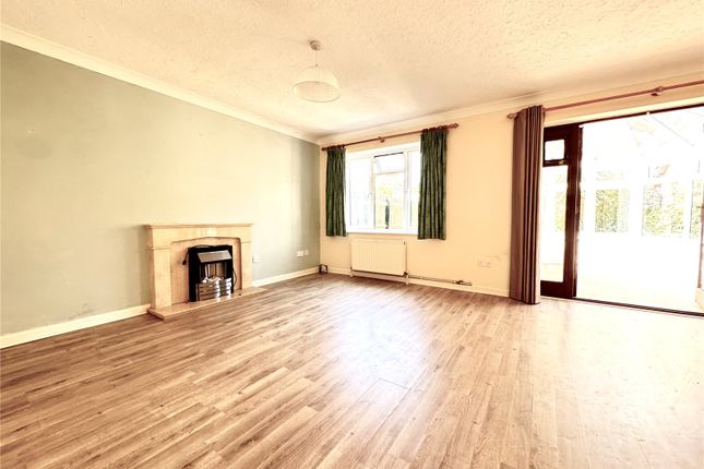 8, Yerville Gardens, Lymington photo 4