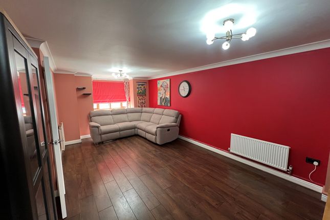 61, Crawley photo 2