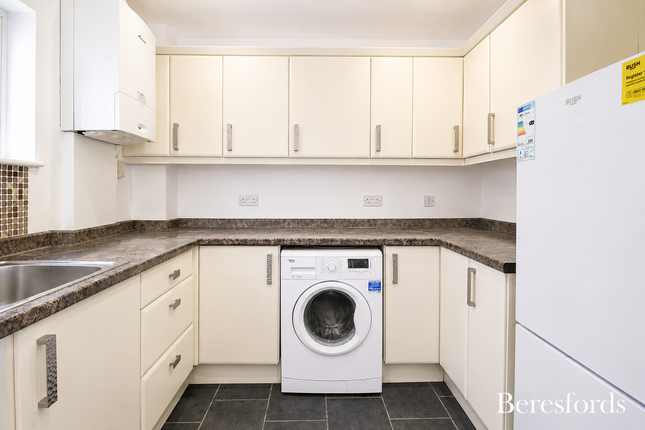 18, Hillcrest, Frinton-on-Sea photo 2