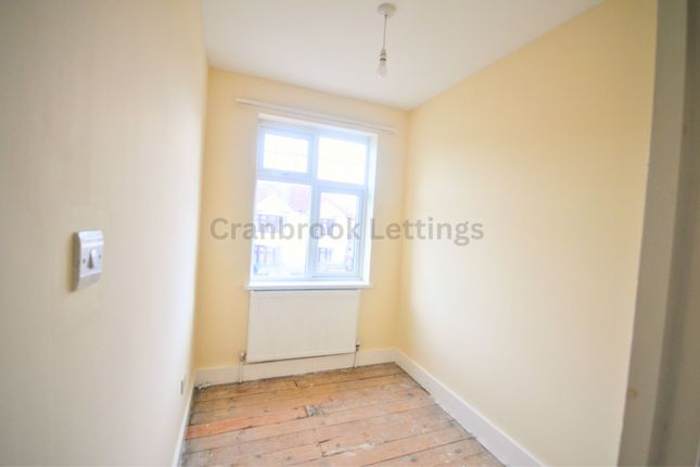 60, Ridgeway Gardens, Ilford photo 5