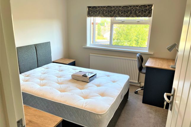 Room 3, 9, Portal Road, Winchester photo 4