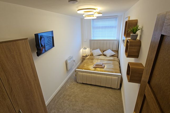 Flat 2, Chapel , Luton photo 5
