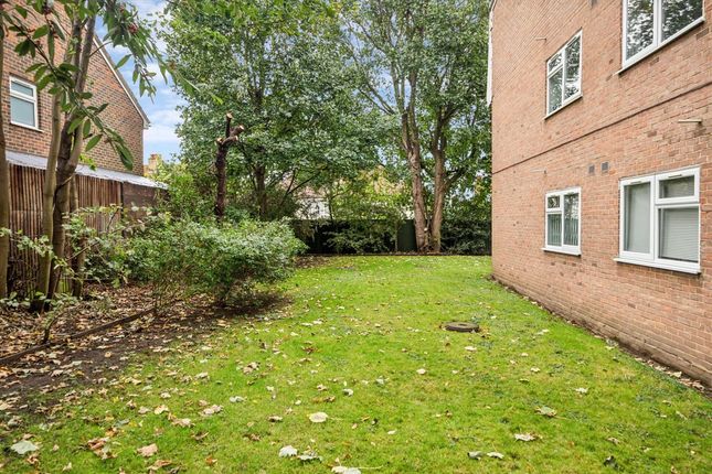 35, Rowan Close, London photo 4