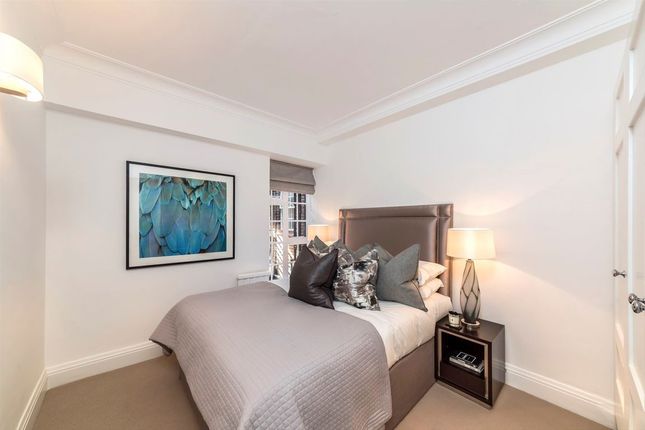 Flat 25, 32, Grosvenor Street, London photo 4