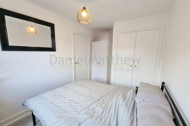 6 Heol Healey, Bridgend photo 4
