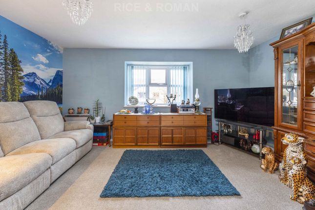 50, Pitson Close, Addlestone photo 2