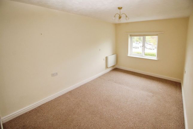 Flat for sale in Round Hill Meadow, Great Boughton, Chester, Cheshire