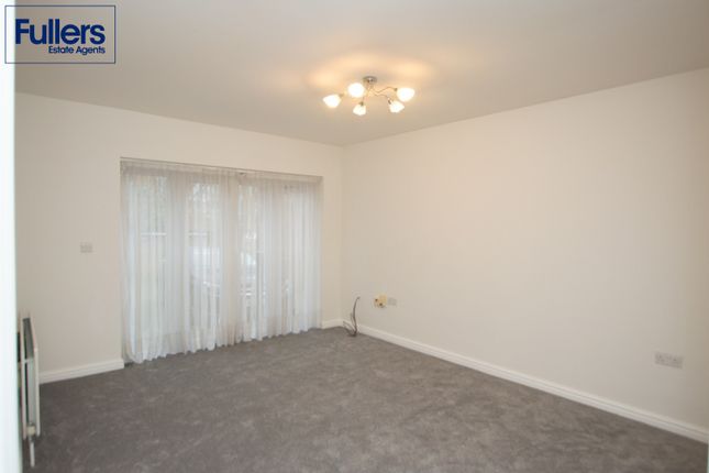 3 Moorland Court, Eversley Park Road, London photo 4