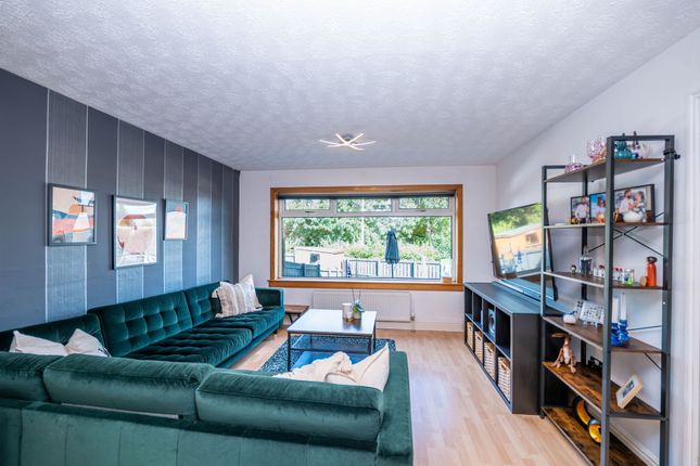 18 Thomson Court, Broxburn photo 4