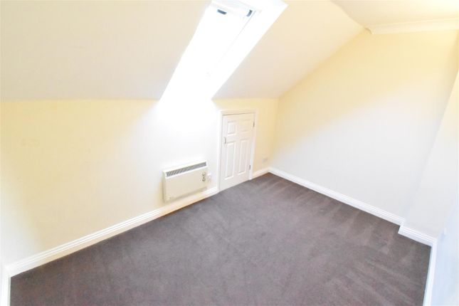 Flat to rent in Fulmar Close, Berrylands, Surbiton