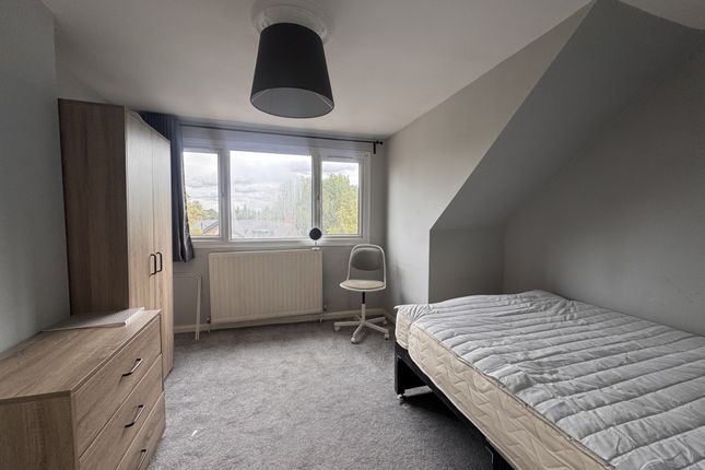 Room 3, 3a,, Boileau Road, London photo 3